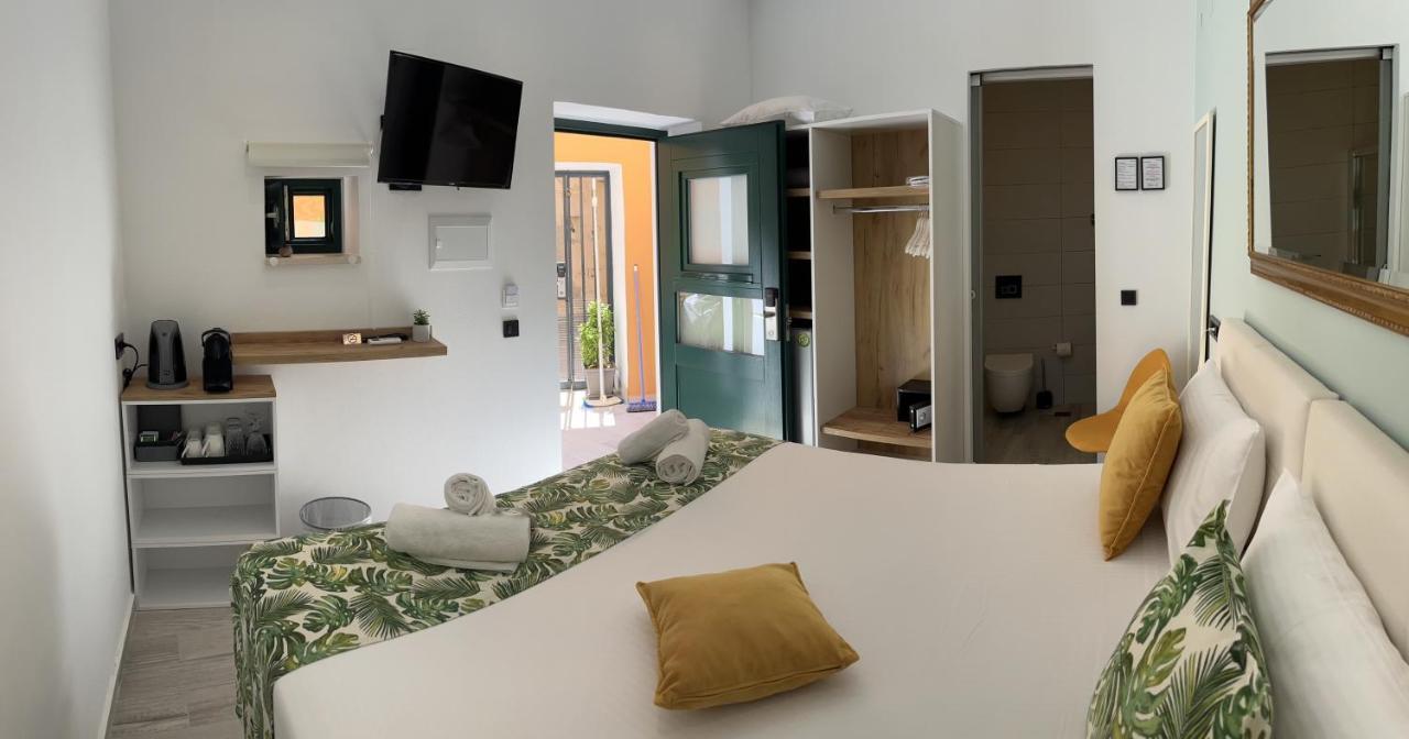 Antica Canea Luxury Rooms Chrissi Akti Chania Exterior foto